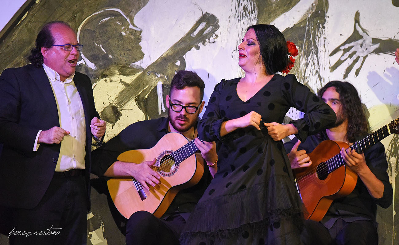 La bailaora Mercedes de Córdoba. Espectáculo 'Guitarra, cante y baile flamencos' en el Tablao Los Gallos, Sevilla. Foto: Quico Pérez-Ventana