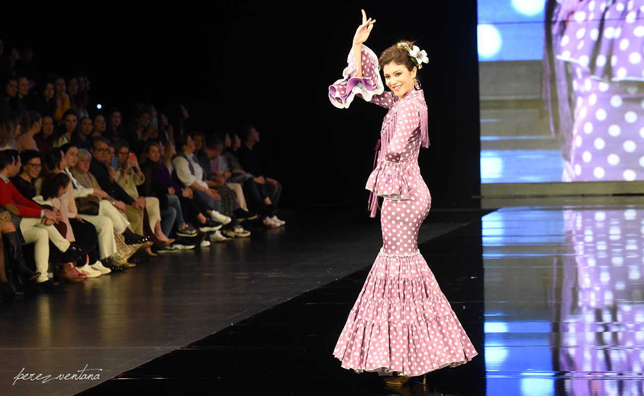 Pase de modelos en el Salón Internacional de la Moda Flamenca - Simof. Foto: perezventana