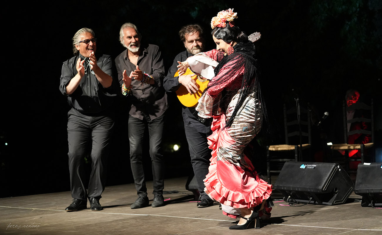 Jafelín Palacios, con Antonio Moya, Luis de Jerez y Ali de la Tota. I Festival Guirijondo. Baños Árabes de Palomares del Río, Sevilla. 14 abril 2023. Foto: perezventana